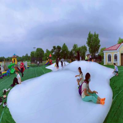 景区户外新款游乐设备 充气蹦蹦云 白色云朵蹦床 按需定制