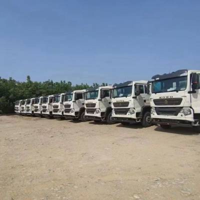 中国重汽440马力8X4驱动豪沃大12方TX搅拌车
