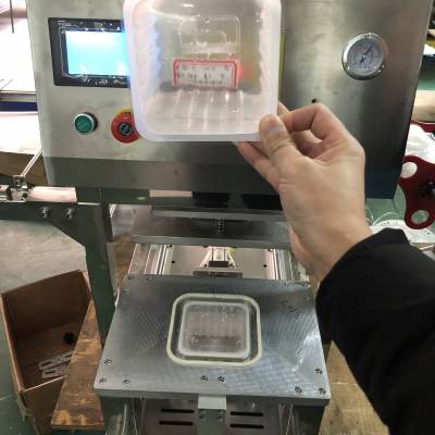 厂家定制 湿巾盒封盒机 塑料方盒子封口机 锁鲜盒装自动覆膜机 按盒定做