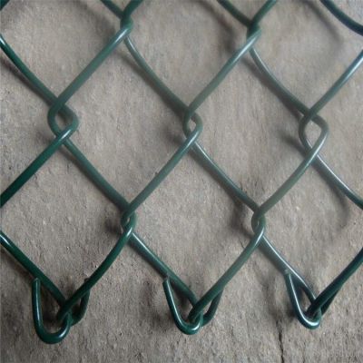 国标菱形网兴来 山东体育场围网 天津生产围墙护栏厂家