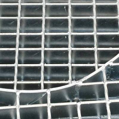 325/30/100热镀锌平台走道钢格板生产 污水处理厂钢格栅沟盖板