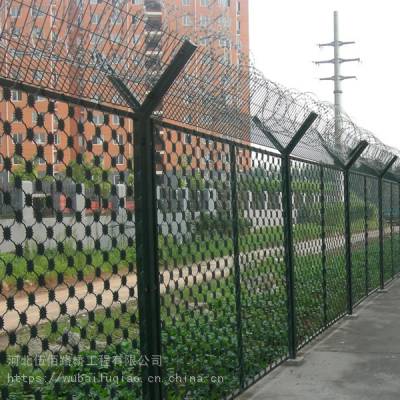 学校足球体育场PVC包塑勾花防护网厂家可移动防护框架隔离栏厂家货源