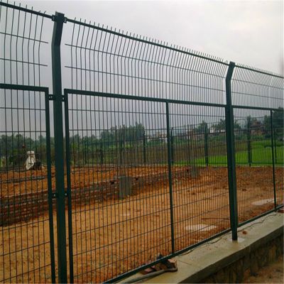圈地围栏隔离网 厂家直销边框防护网 优质浸塑铁丝围栏网