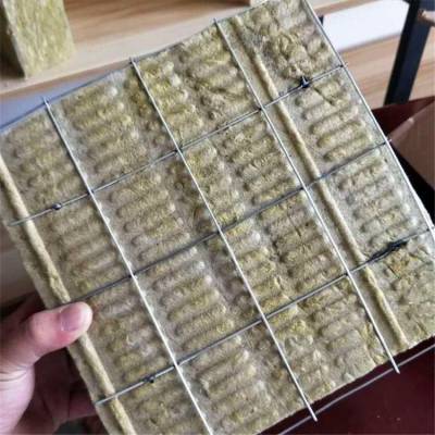 插丝岩棉板加工中 北京双面钢网岩棉板 施工简单 易于操作 防火性好