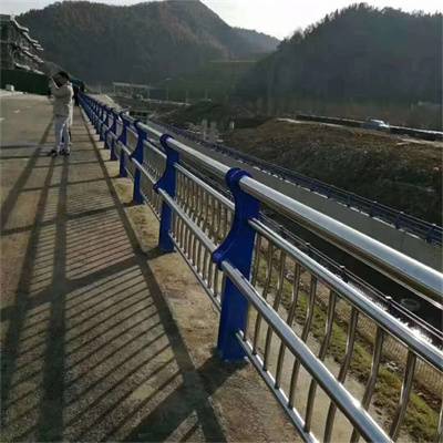 青海海南复合管桥梁护栏 ***可信赖免费技术指导