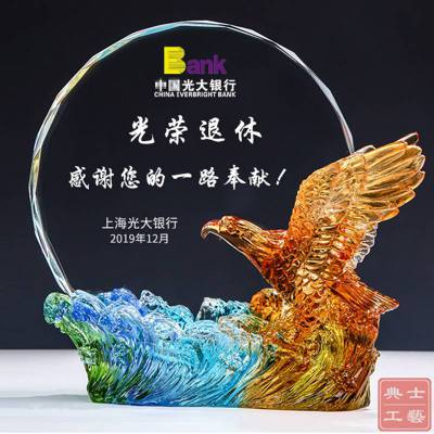 定做主持人退休纪念品 电视台工作人员奖牌 水晶纪念牌图片