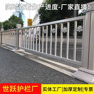 安阳道路中央防护栏杆 世跃锌钢道路护栏围栏 道路防护栏生产厂家