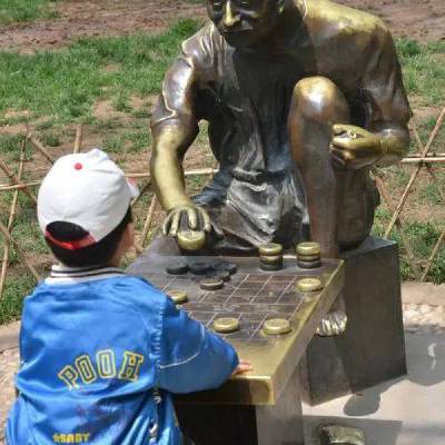 对弈雕塑订做通用 企业雕塑 景观镂空对弈雕塑定做