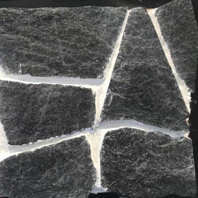 碎拼石 青灰色碎拼石 冰裂纹乱形石 片石 3--5公分 规格可定制