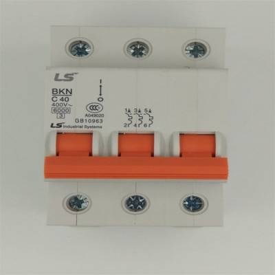 正宗ls产电塑壳断路器abs52b2p5a10a15a20a30a40a50a空气开关应库存