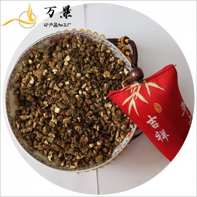 膨胀蛭石铺于楼顶，使楼舍冬暖夏凉