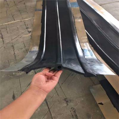 潮州钢边式橡胶止水带 400*8中埋式橡胶止水带 适应变形能力