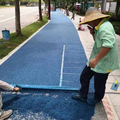 广西南宁市咏彩兴邦彩色透水沥青冷拌沥青厂家施工队