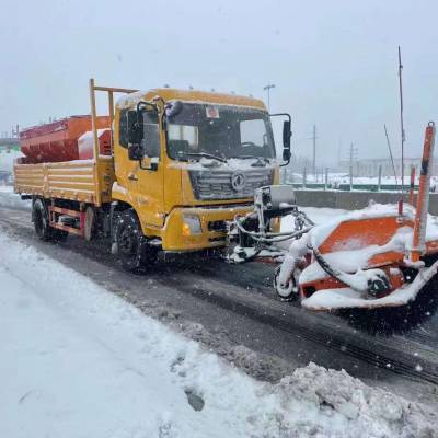 豪沃后双桥除雪车北方路面除雪设备6立方融雪撒布机详情图片