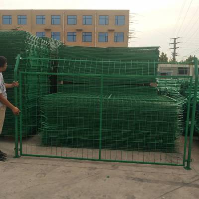 光伏区焊接网隔离栅 圈地护栏网 包塑铁丝网围栏