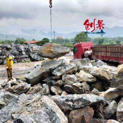 休闲广场太湖石点缀，太湖石属于什么石头，太湖石的主要成分