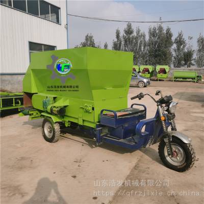 牛舍电动撒料车 养殖合作社投喂车 行走式柴油撒草车 浩发