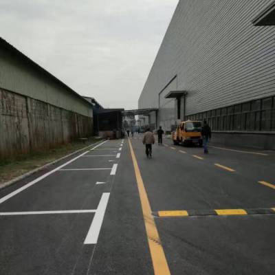 祥安通龙川地下车库交通标线 停车场车位划线厚度