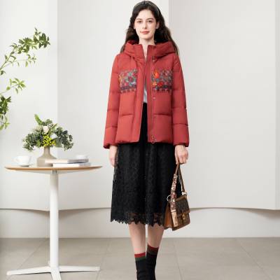 深 圳设计师品牌 宝莱国际羽绒服 成熟优雅气质大码女装