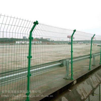 水渠专用护网 绿色钢丝护栏网 南宁高速公路护栏网多钱一米