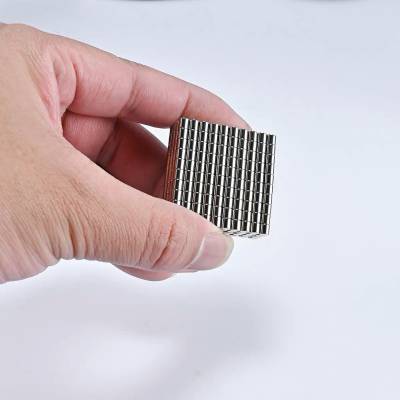 厂家直销微型小磁铁微小磁钢微小磁铁最小0.3毫米大小