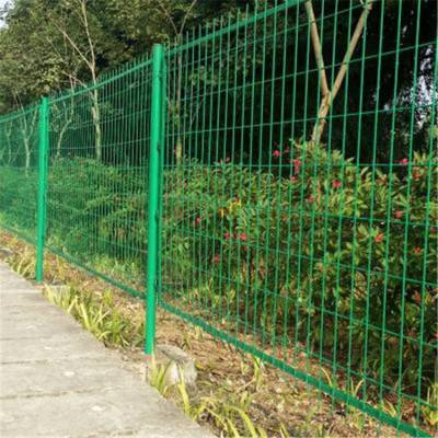 小网高速公路电焊网铁丝网围栏3厘米孔篱笆网果园安全防护2米隔离网