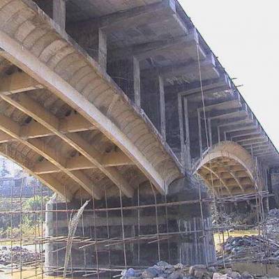 四川青神岷江特大桥梁板铺设全面打开