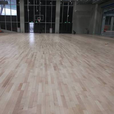揭阳实木运动地板_运动木地板铺装_揭阳篮球馆木地板施工