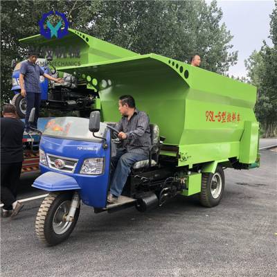 低油耗牛场三轮撒料车 吉林牛场全自动喂料车 兴牧牛舍电动撒料车