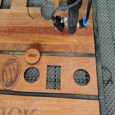 激光切割机定做机型易雕工厂直销1630大幅面激光裁剪机，木质脚垫裁剪