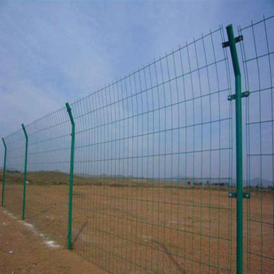 鱼塘防护围栏网 1.8*3米绿色浸塑护栏网 双边丝护栏网2000套发货