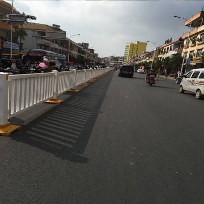 海口人行道交通护栏 城市道路隔离栏价格 道路带底座隔离护栏