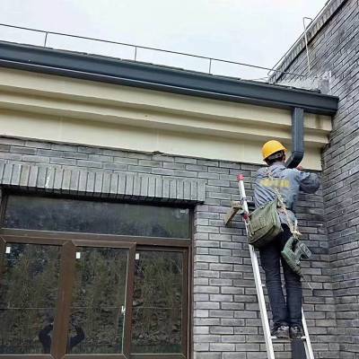 太原 咖啡色自建房雨水槽屋面排水系统联排别墅水槽外墙雨水管 灰色