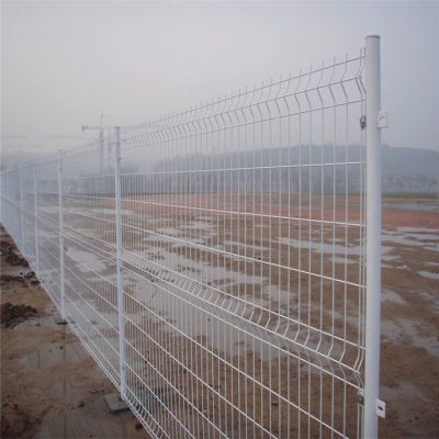 山东淄博护栏网 游泳池隔离网图片 养殖护栏网价格