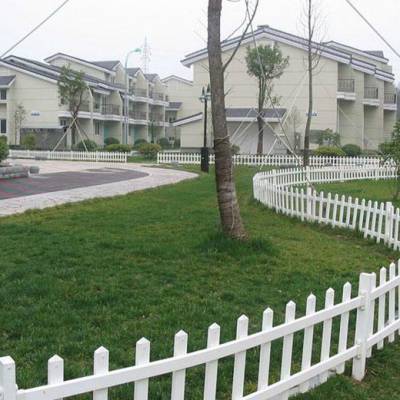 护栏网(fence netting)又称为防护网，因地域性差异，南方人习惯称为隔离栅，北方人习惯叫做