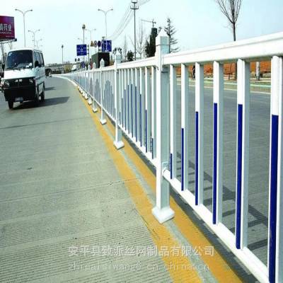 白色市政道路护栏 加厚款 锌钢材质 坚固耐用 马路防撞栏杆