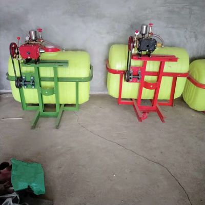 拖拉机后悬挂打药机哪里有卖烟台果园打药机价格高低作物都能用的喷药机