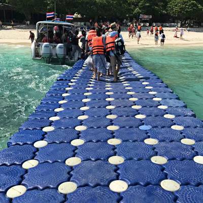 浮动码头专用方形浮筒 水上塑料材质 耐用连接系统 防撞性能佳