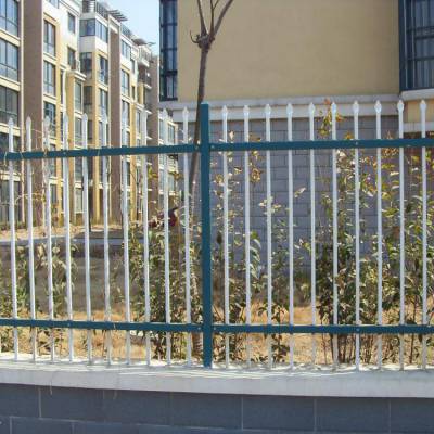 公园锌钢栅栏 财润丝网供应宅基地围墙用1.8米高锌钢护栏 防腐性好