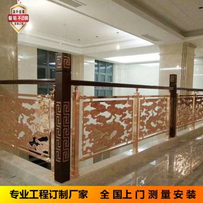 别墅黑钛金铜楼梯扶手 弧形铜精雕楼梯护栏展现奢华与复古的韵味