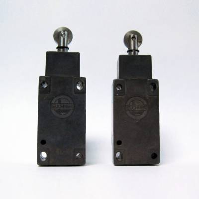 MGB-L11B-PNC-R包括用于启用开关的端子插头（RC12，12针）