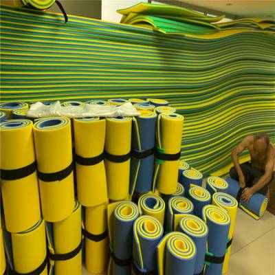 厂家供货 海上冲浪板xpe浮毯大型娱乐水床跑男综艺节目魔毯 可定制