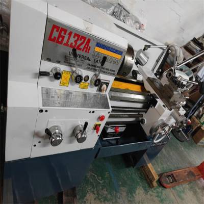 供应小型普通车床南方c6132 模具制造 云威数控