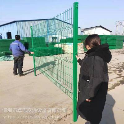 珠海市唐家湾镇pvc塑钢绿化草坪护栏操场隔断钢丝网体育场围栏