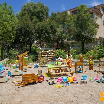 户外沙水区丨幼儿园户外游戏丨沙水游戏材料丨义乌向天歌玩具丨玩沙天平