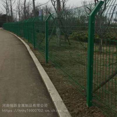河南厂家定做多种规格公路护栏网 圈山圈地双边丝围栏网 果园养殖隔离网