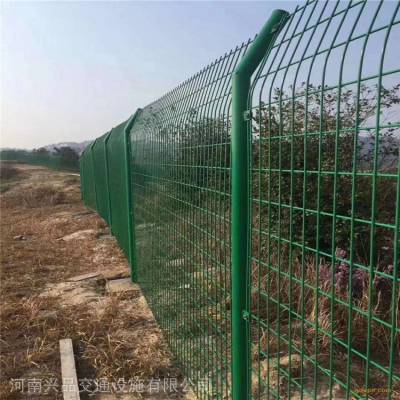 工厂供应高速公路框架护栏网 养殖场圈地绿色铁丝围栏网 铁路防护网
