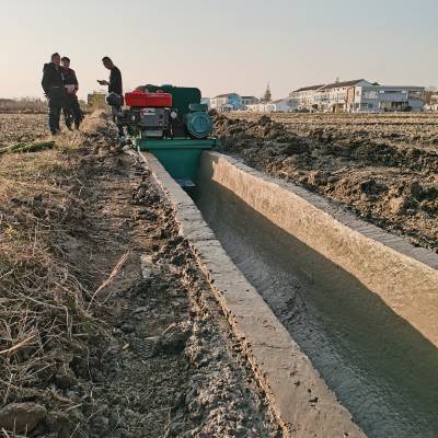 V型水渠衬砌滑膜机 进口水渠成形机 自走式U型水渠成形机
