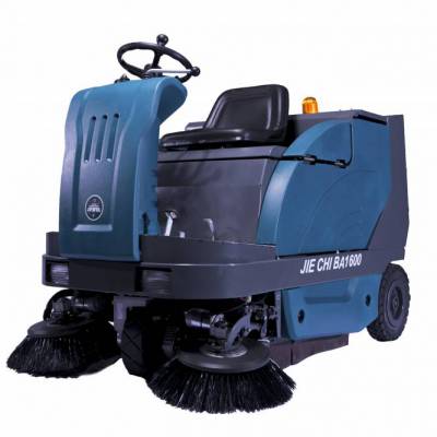 洁驰BA1600双刷扫地车 三刷驾驶式扫地机 喷雾降尘电动清扫车