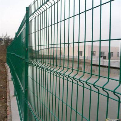 焊接隔离网 藏族自治区围墙栏杆 浸塑防护网护栏